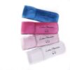 Estuche rígido color arcoíris para guardar dos pinzas de extensiones de pestañas.