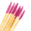 cepillos dorados extensiones de pestañas (1) Cepillos desechables dorados para peinar extensiones de pestañas y mantener su forma.