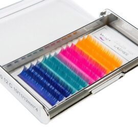extensiones de pestañas color arcoiris verde azul rosa y amarillo