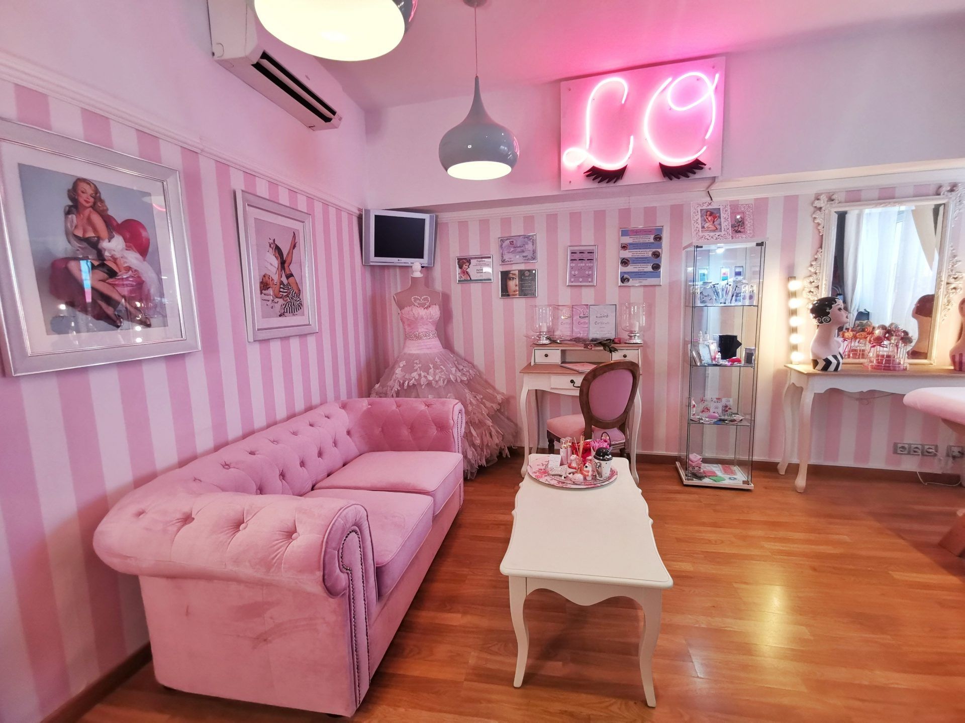 Interior de la escuela Lashes Obsession, centro especializado en cursos de extensiones de pestañas