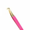 Pinza Swan dorada y rosa para extensiones de pestañas en técnica de volumen ruso.