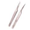 Set de dos pinzas plateadas para extensiones de pestañas, una recta y una curva para técnicas clásica y volumen ruso.